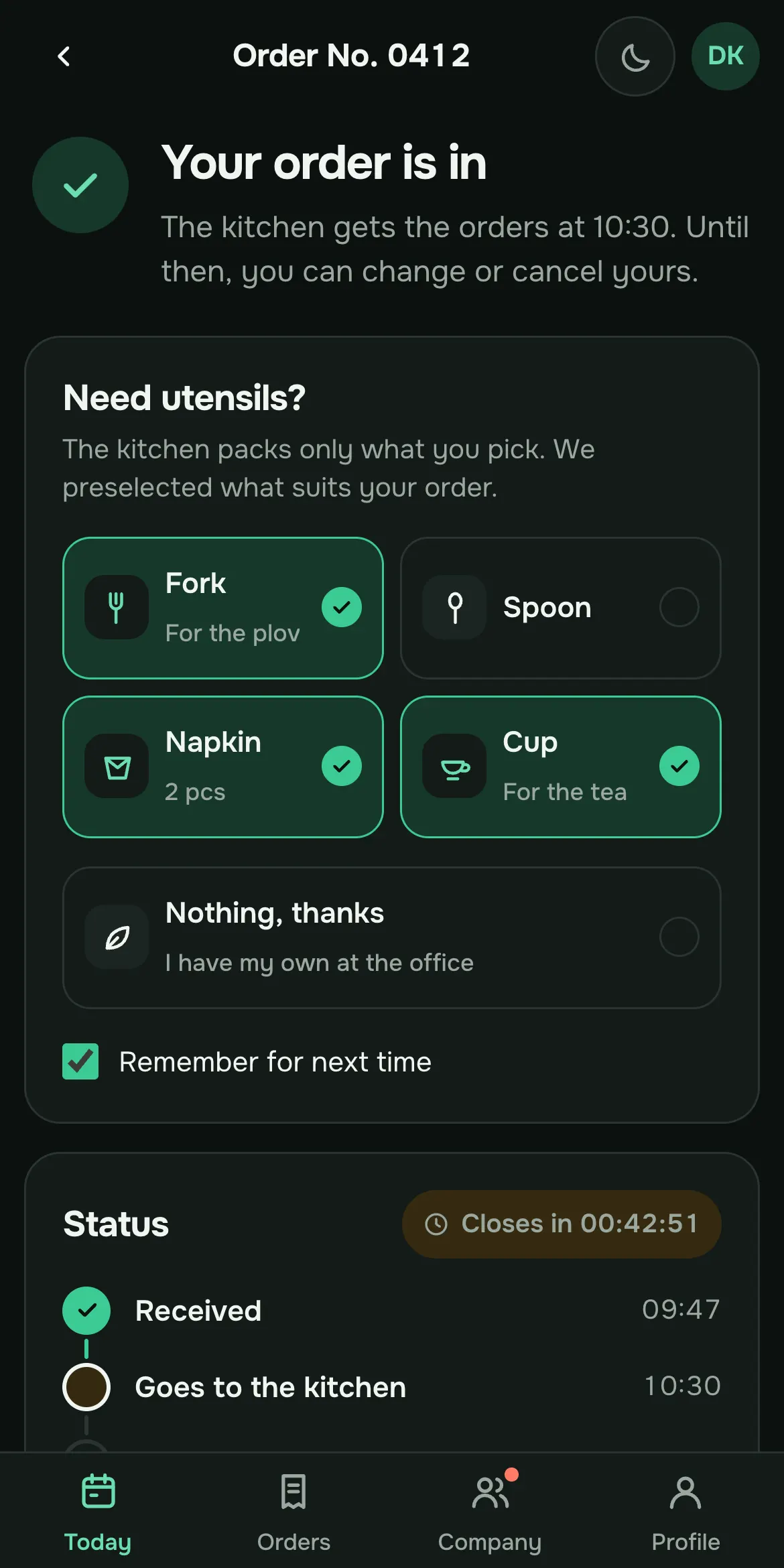 Employee screen in Telegram: order received, utensils picked