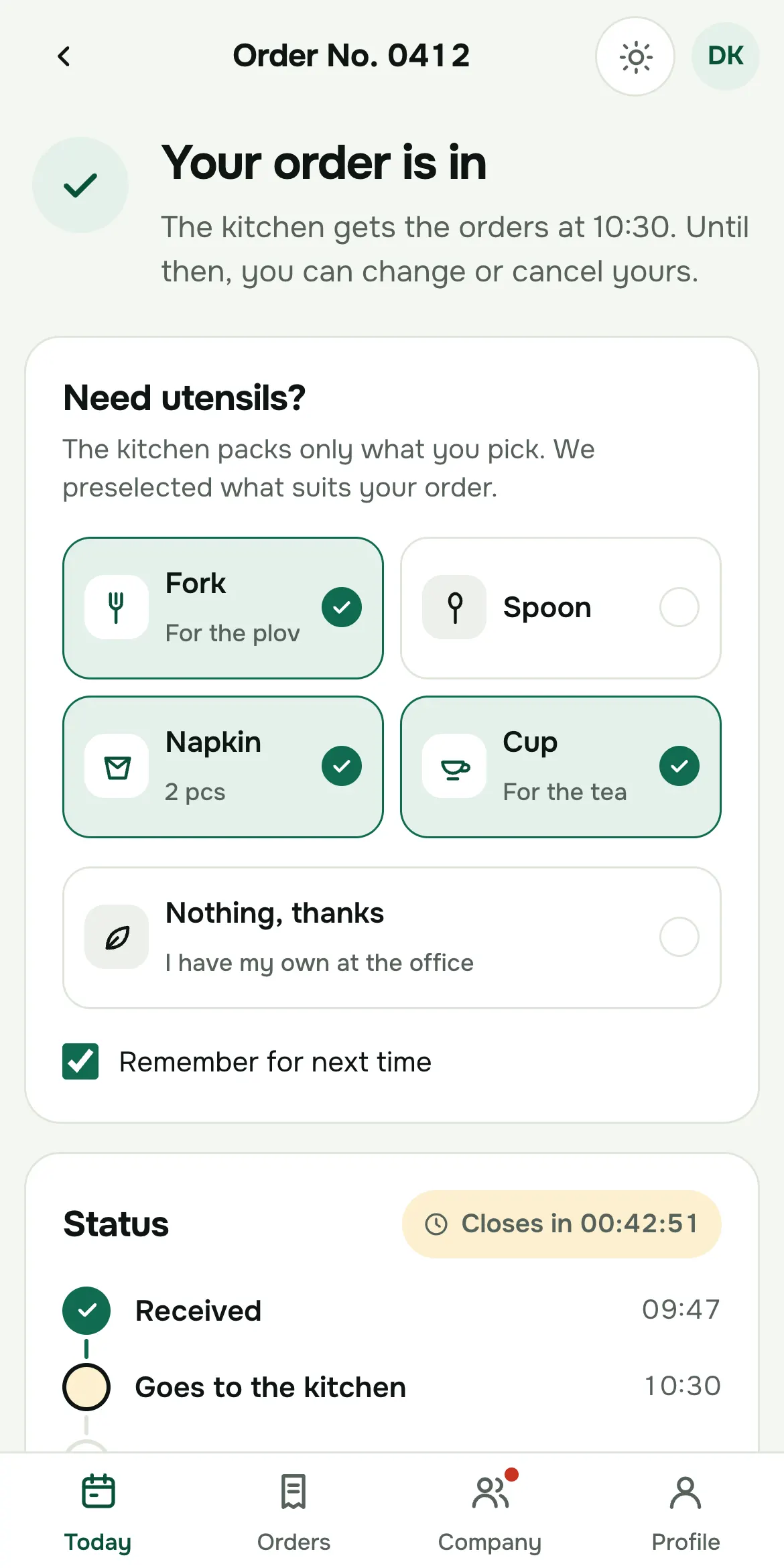 Employee screen in Telegram: order received, utensils picked